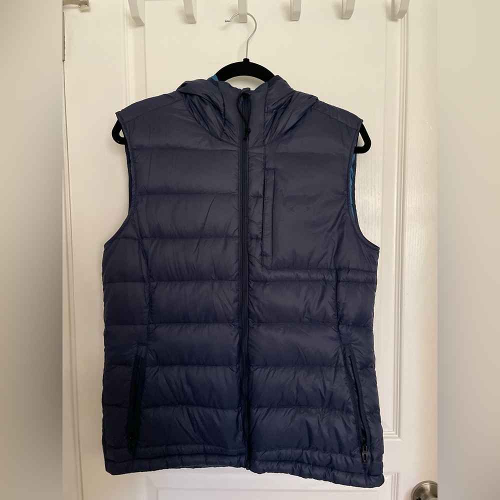 Oakley woman’s down vest with hood size Large in dark and light blue
